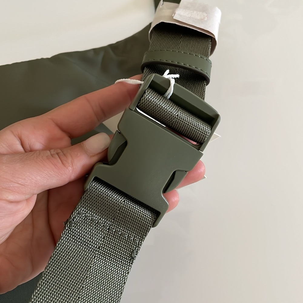New✨authentic nylon belt bag (green) - Picture 9 of 15